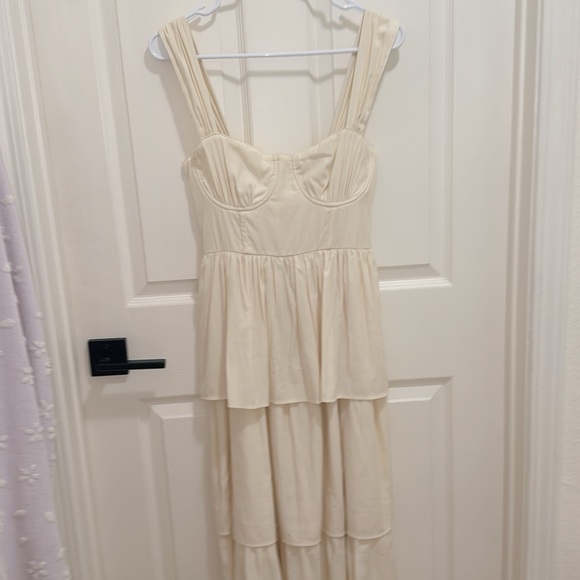 WeWoreWhat Cream Tiered Midi Dress - Picture 4 of 7